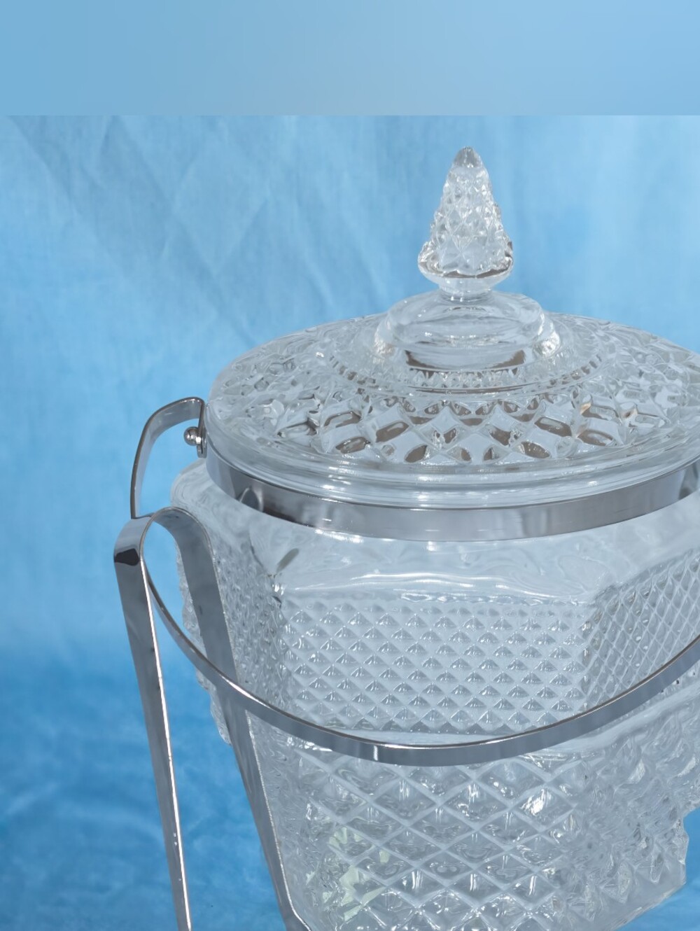 Stunning Anchor Hocking Wexford Pattern Ice Bucket with Tongs.
